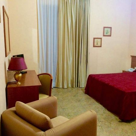 Grand Hotel Stella Maris Palmi Zimmer foto