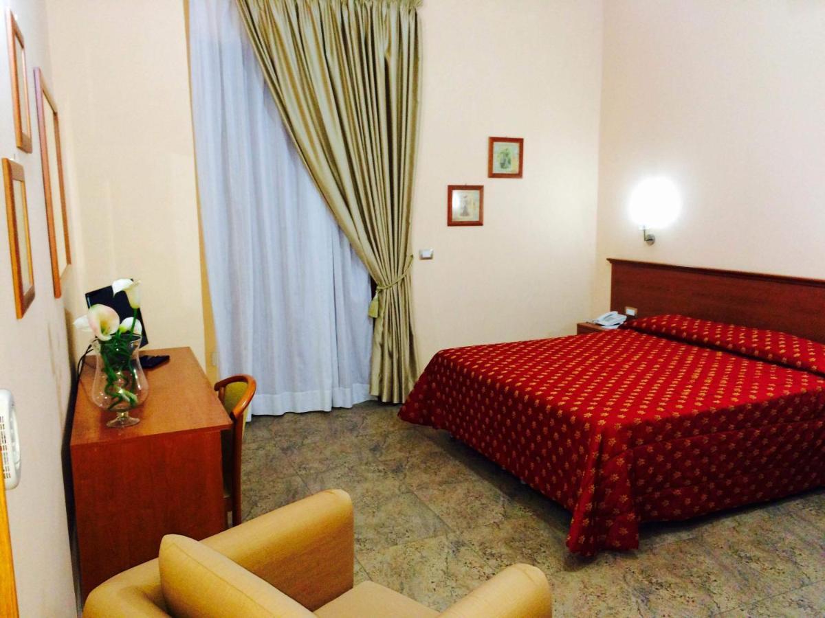 Grand Hotel Stella Maris Palmi Zimmer foto